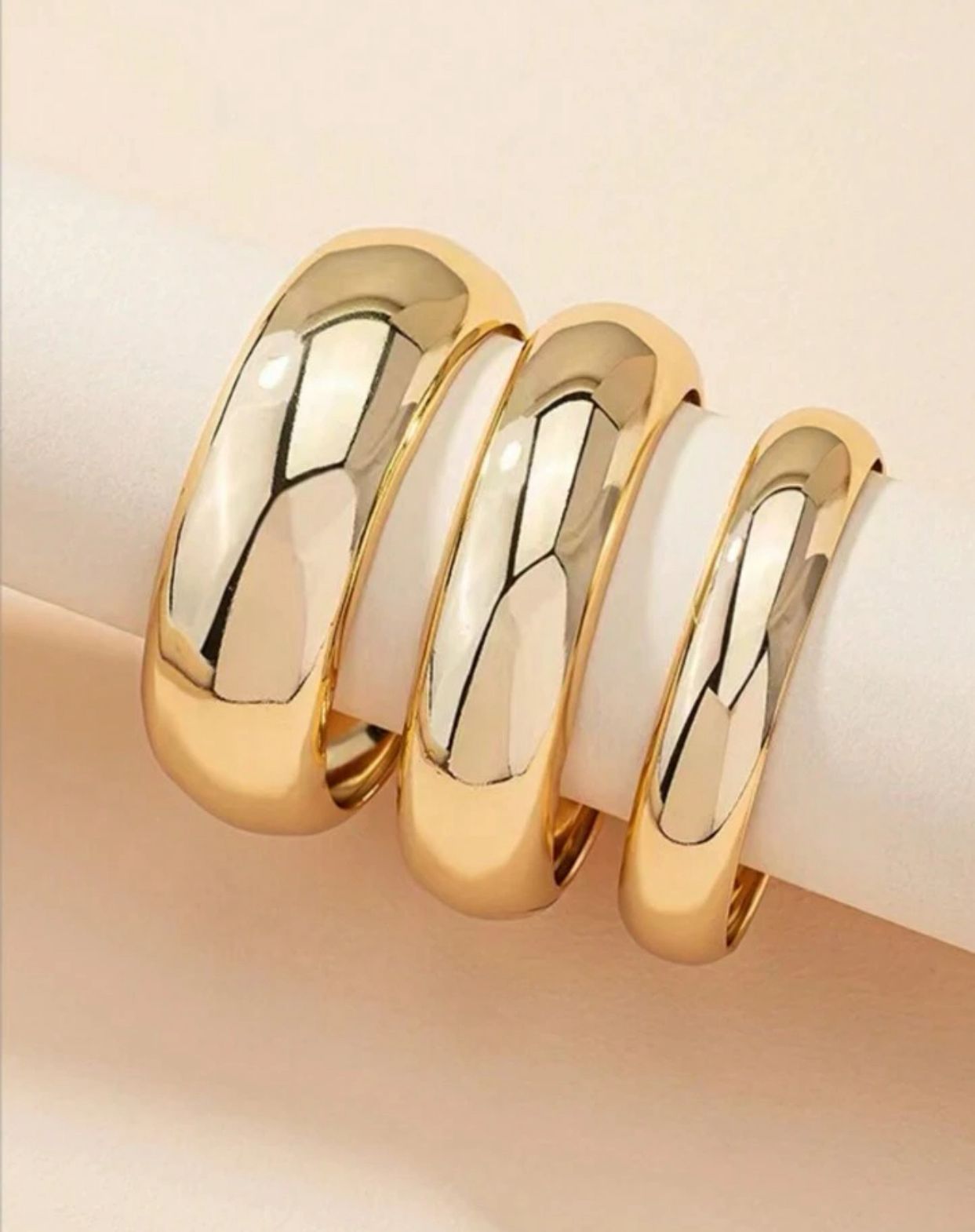 Glossy Golden Curved Bangle Classic  Exaggerated Style