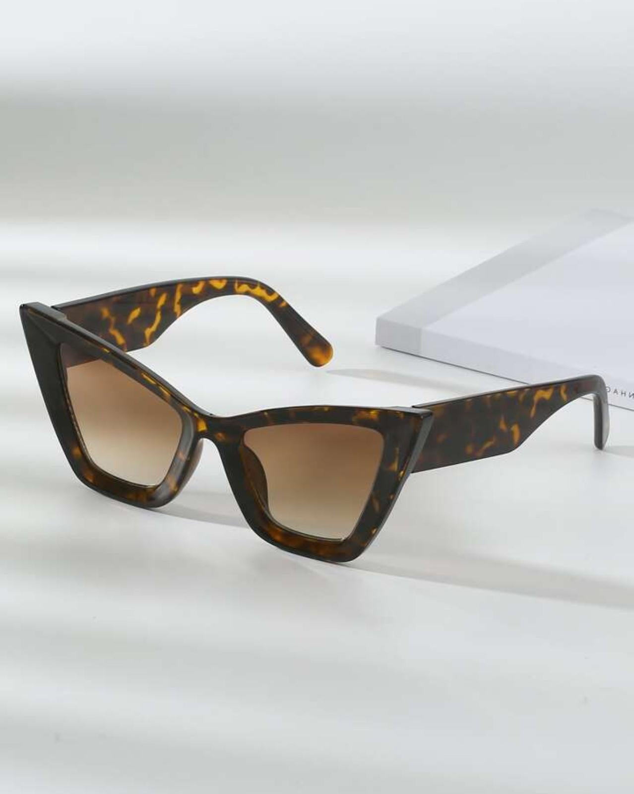 LARGE EYECAT SUNGLASS