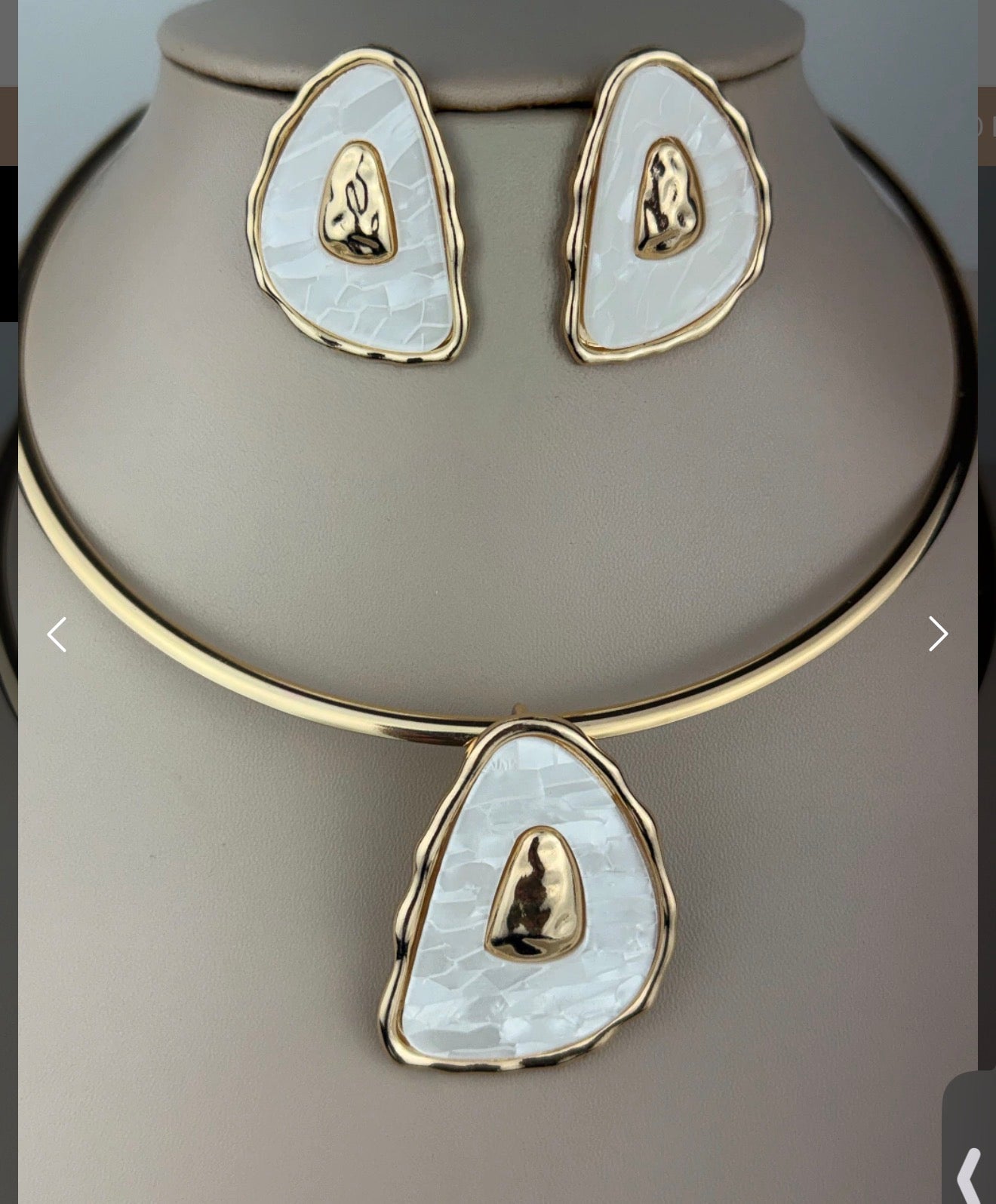 Set of Organic Mother-of-Pearl Pendant Earrings Necklace Set