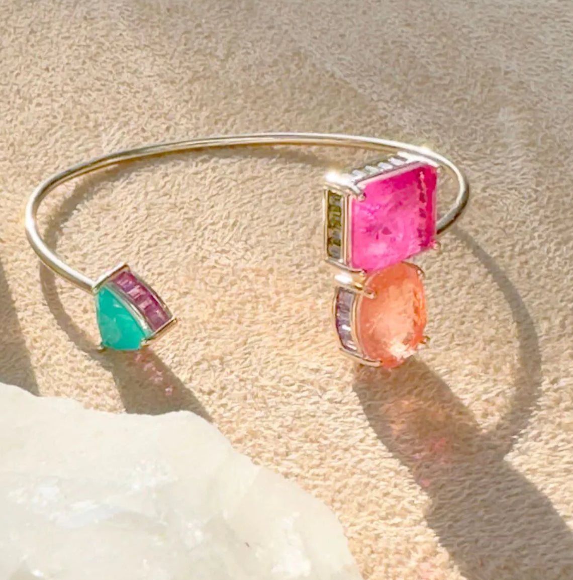 Bracelet with fusion stones and geometric shapes