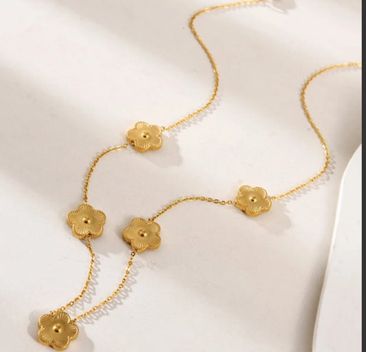 New Waterproof Clover Necklace 
 Hypoallergenic & nickel free
 Made of stainless steel gold plated