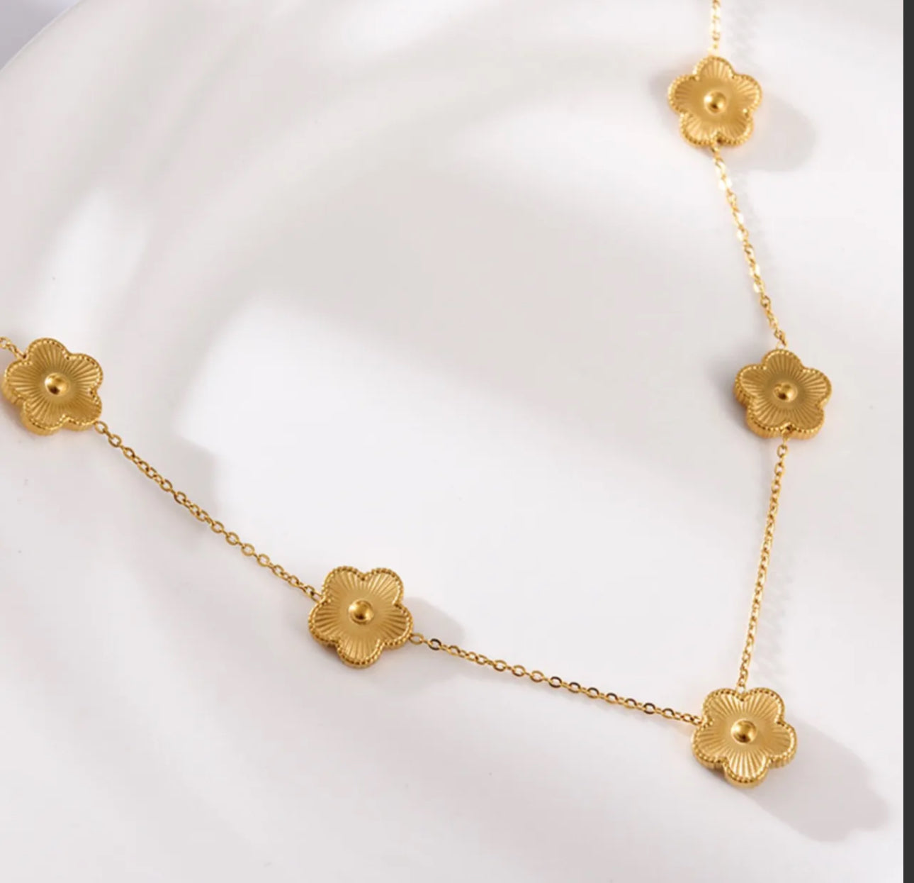 New Waterproof Clover Necklace 
 Hypoallergenic & nickel free
 Made of stainless steel gold plated