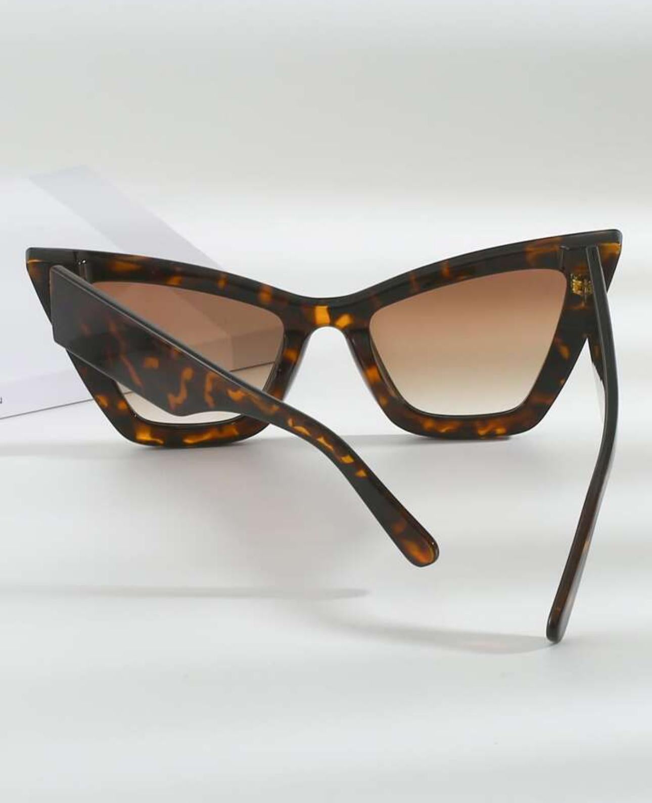 LARGE EYECAT SUNGLASS