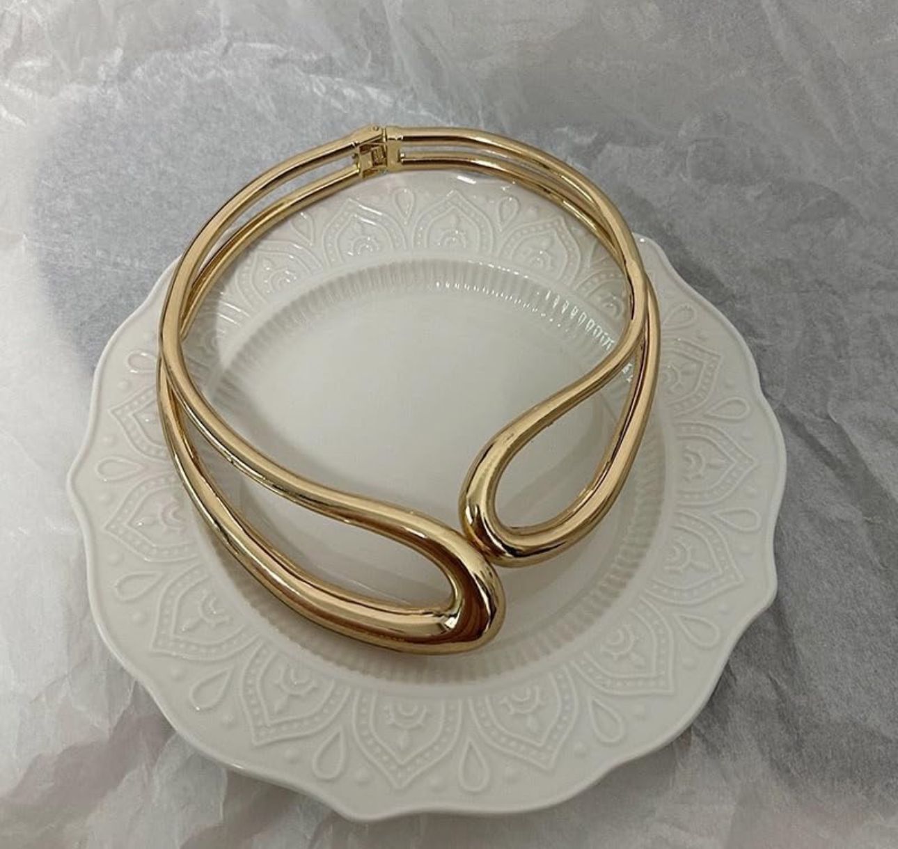 Minimalist loop  Open Collar Necklace