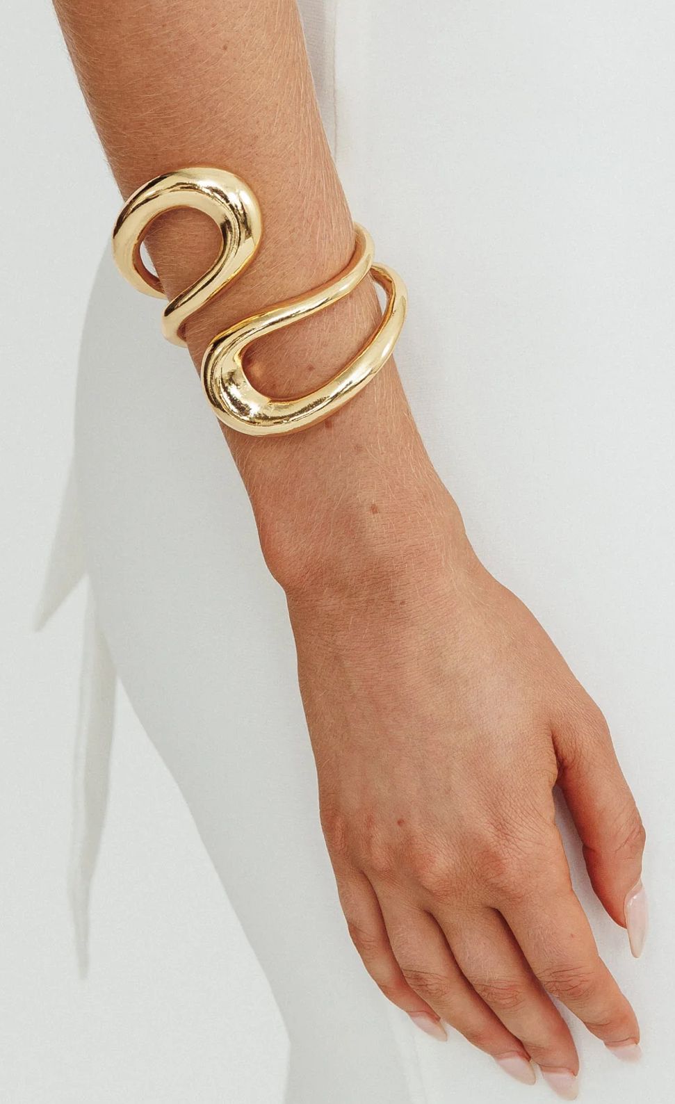 LOOP Minimalist Hinged Cuff Bracelet Gold